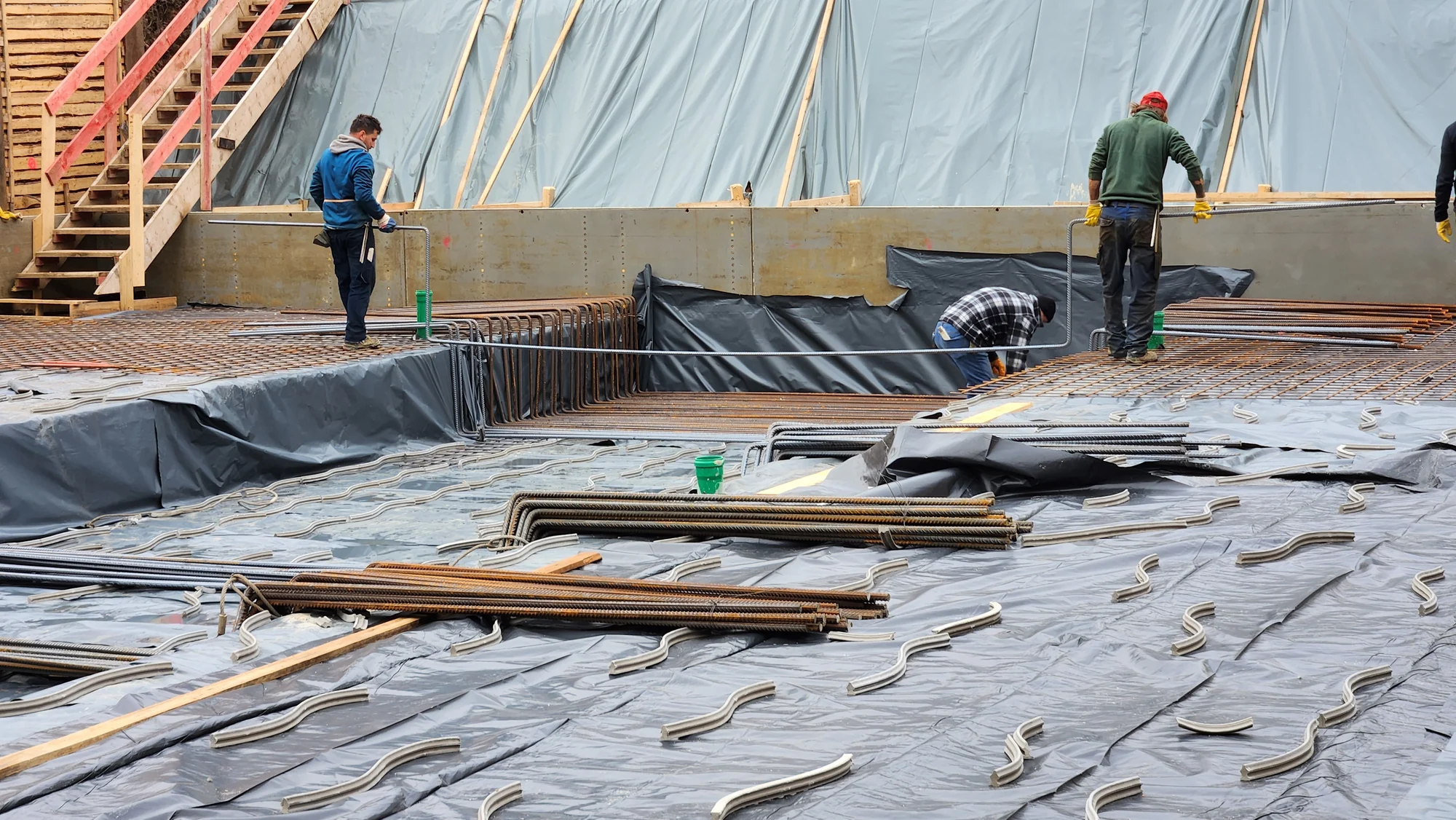 Reinforcement of a foundation slab for an apartment building
